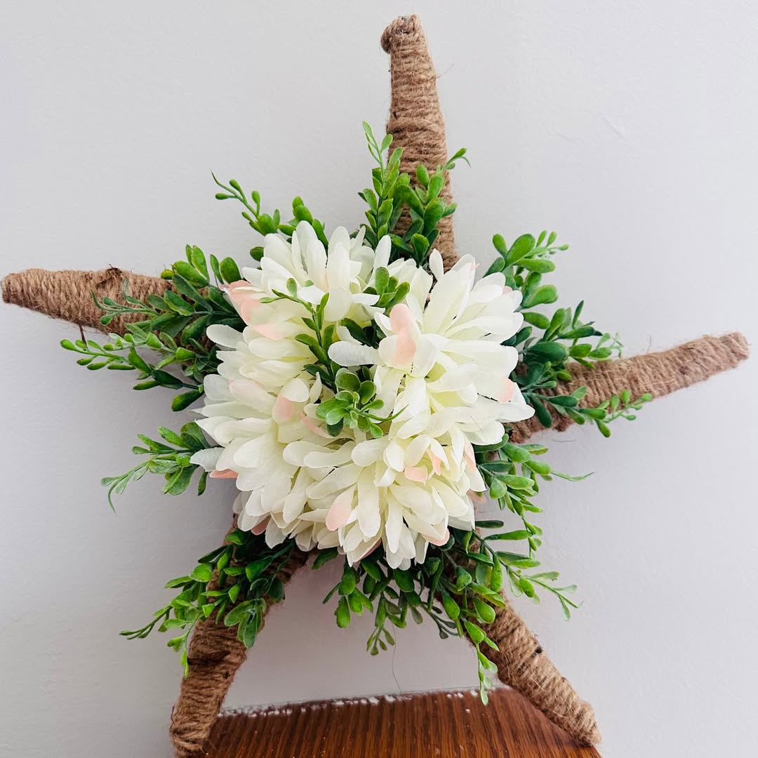 Rustic Floral Star Wall Hanging – White Blooms & Greenery